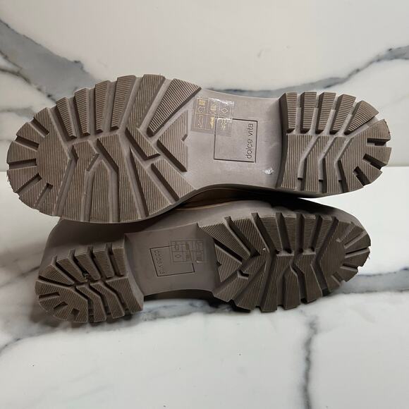 Dolce Vita | Women's Neutral Suede Lug Sole Pull-On Hailey Chelsea Boots Sz 7 - Picture 7 of 9